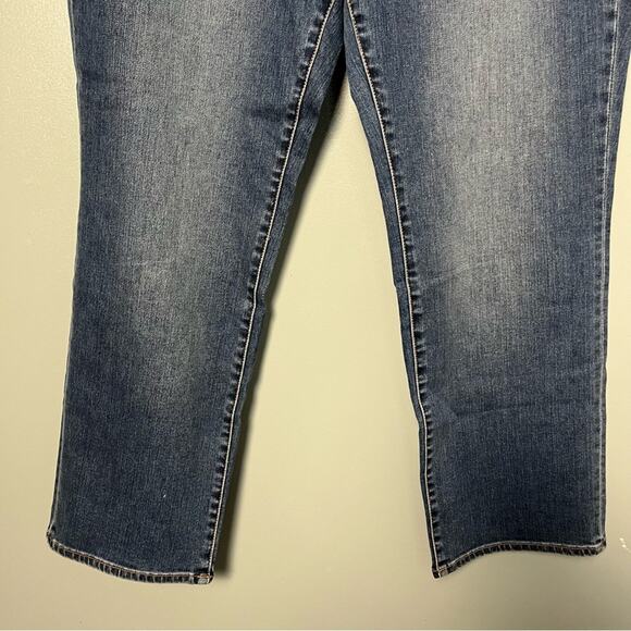 NWT Talbots Flawless Five Pocket Straight Leg Curvy Women’s 14P Medium Blue Jean - Picture 4 of 10